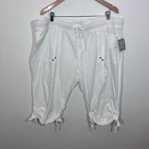 Juniper + Lime White NWT NEW Cinched Cargo Capri Size 1X spring summer